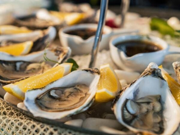 How Can You Tell If You're Being Served Fresh Oyster?